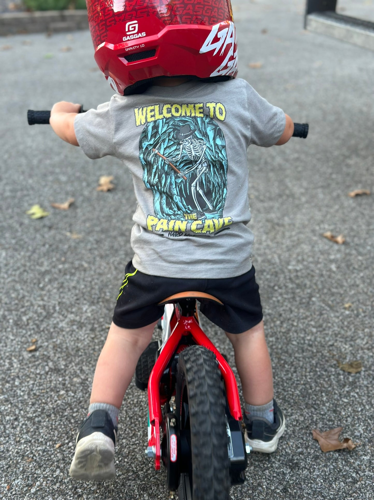 THE YOUTH PAIN CAVE TEE